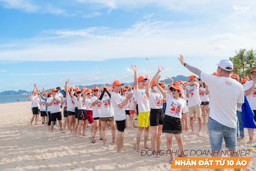 dong phuc du lich bien